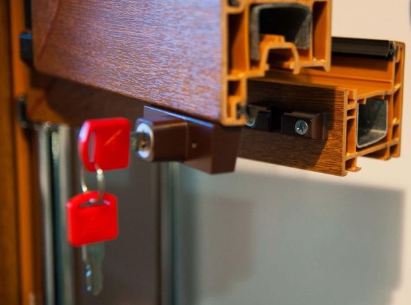 WSL Замок-блокиратор на окна WINDOW SAFE LOCK коричневый WSL Замок-блокиратор на окна WINDOW SAFE LOCK коричневый